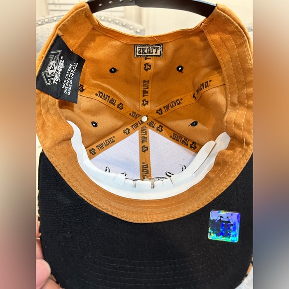 Men’s Brown and Black Skull Top Level Embroidered SnapBack Hat - NWT - Picture 6 of 8